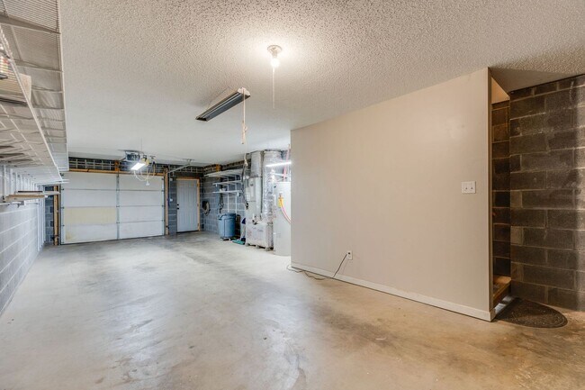 Building Photo - Now Available | 2 Bedroom 2.5 Bath | Bristol, TN