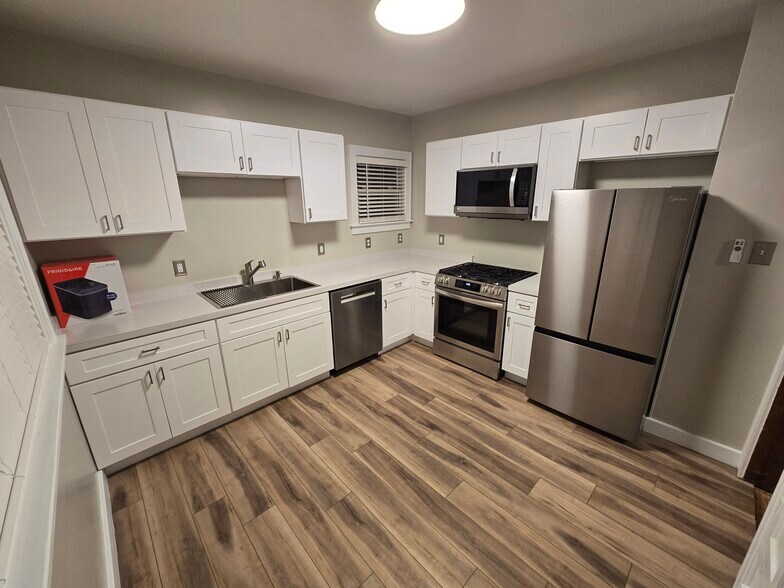 kitchen - 1019 Widdicomb Ave NW