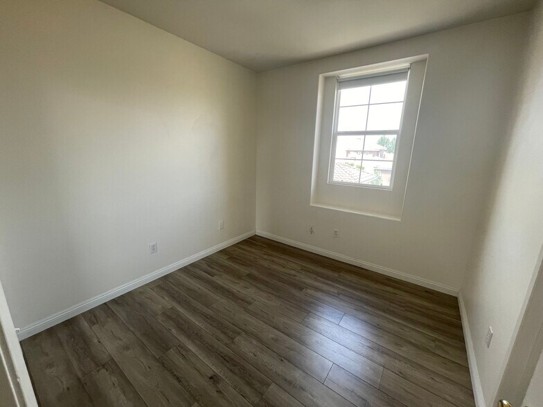 Building Photo - 910 Timberwood