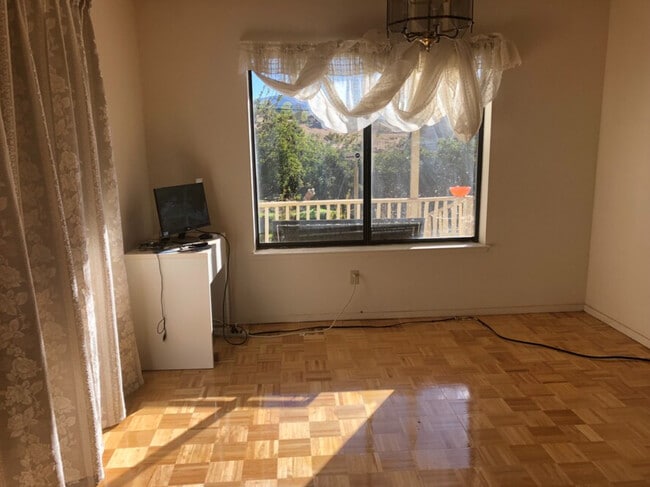 Building Photo - 23171 Woodford Tehachapi Rd