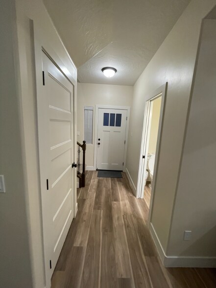 Building Photo - 457 N 400 W
