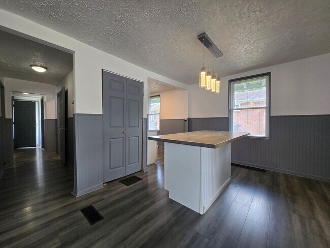 Building Photo - 2832 Rushland Dr