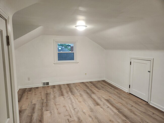Building Photo - 145 Morrison Dr