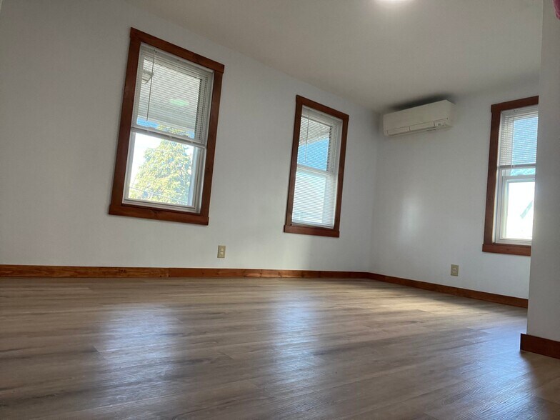 Building Photo - 185 Brownell St