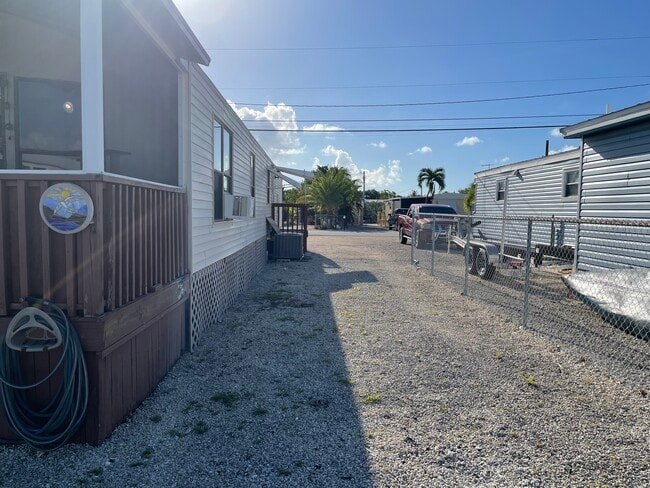Building Photo - Pine Channel Home