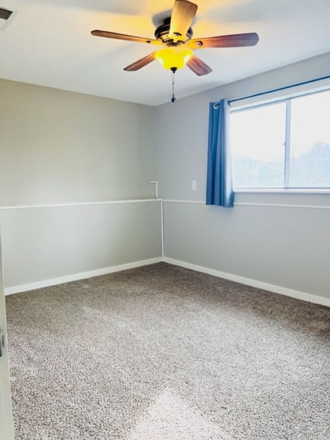 Building Photo - 5 Bedroom on a large corner lot in the hea...