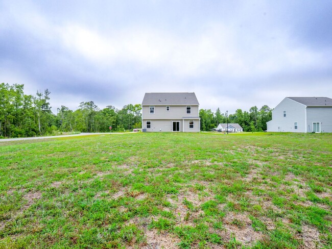 Building Photo - 551 Poppleton Dr