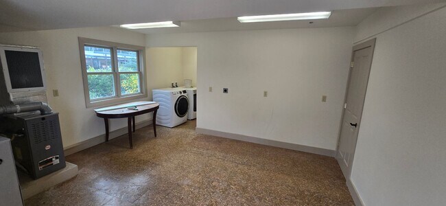 Building Photo - Beautiful Home With Incredible Views