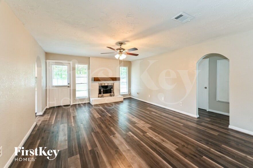 Building Photo - 9702 Desert Flower Ln