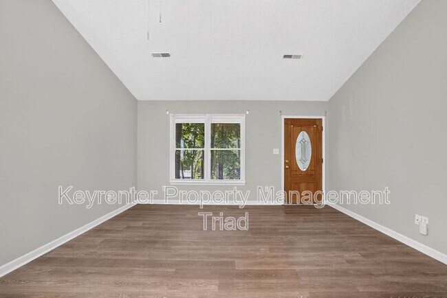 Building Photo - 151 Laura Ave