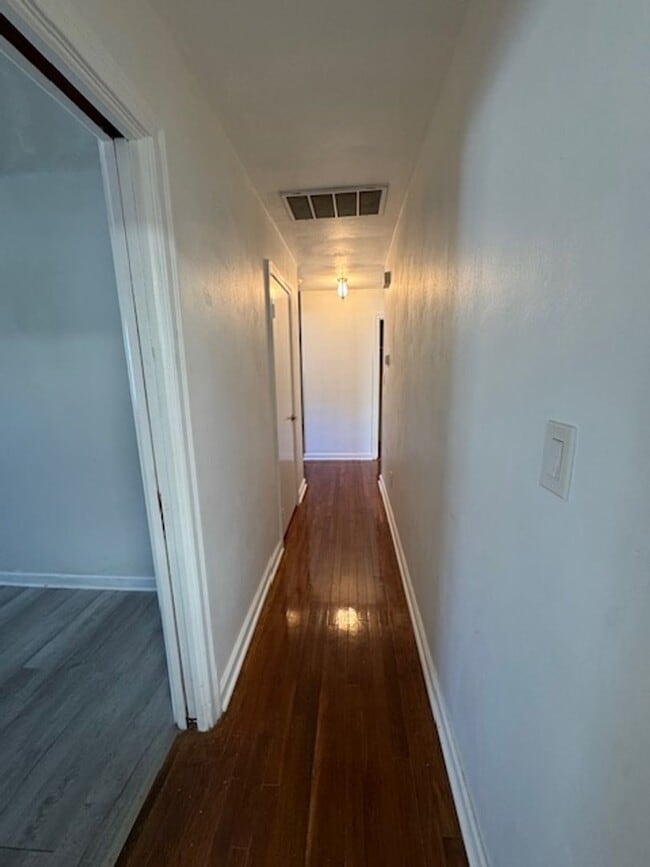 Building Photo - Spacious Brick Rancher