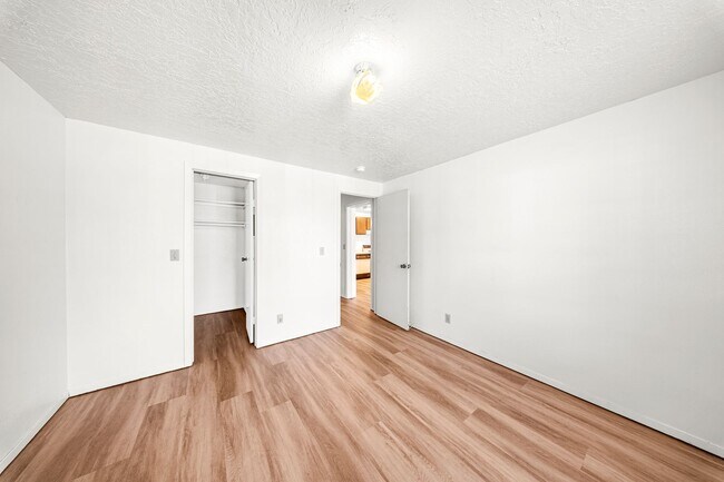 Building Photo - 600 N 2450 E