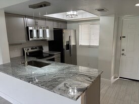 Building Photo - 1704 University Ln