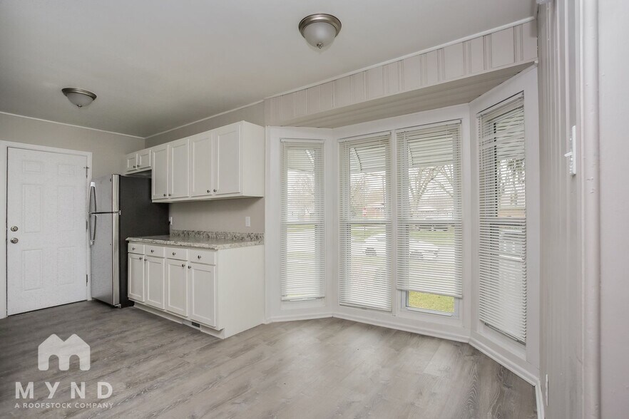 Building Photo - 1221 Manfeld Dr