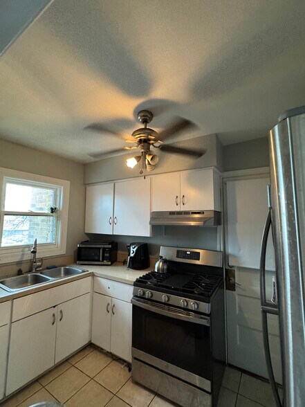 Building Photo - 1557 Monroe Ave