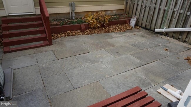 Building Photo - 405 Main St