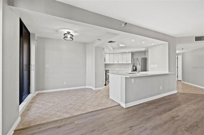 Building Photo - 5950 Pelican Bay Plaza S