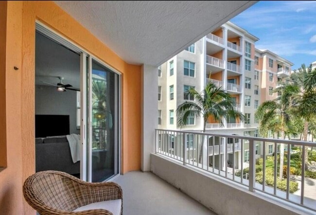 Building Photo - 804 E Windward Way