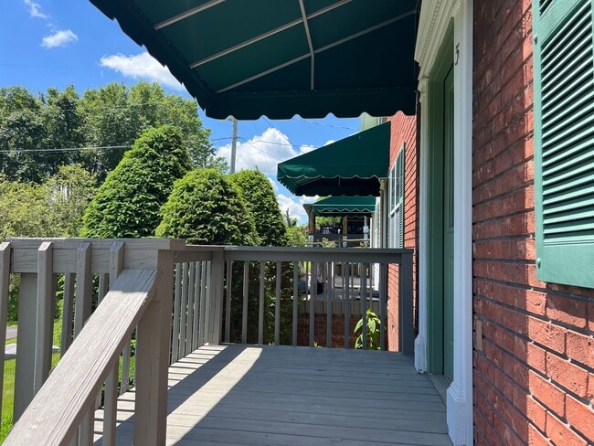 Building Photo - AVAILABLE April  2026! Secluded 2 bedroom Condo, Located minutes to Downtown JC & ETSU