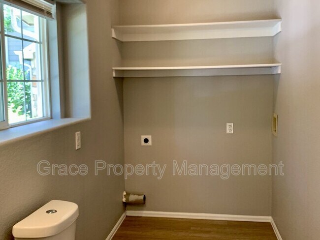 Building Photo - 1214 S Zeno Way