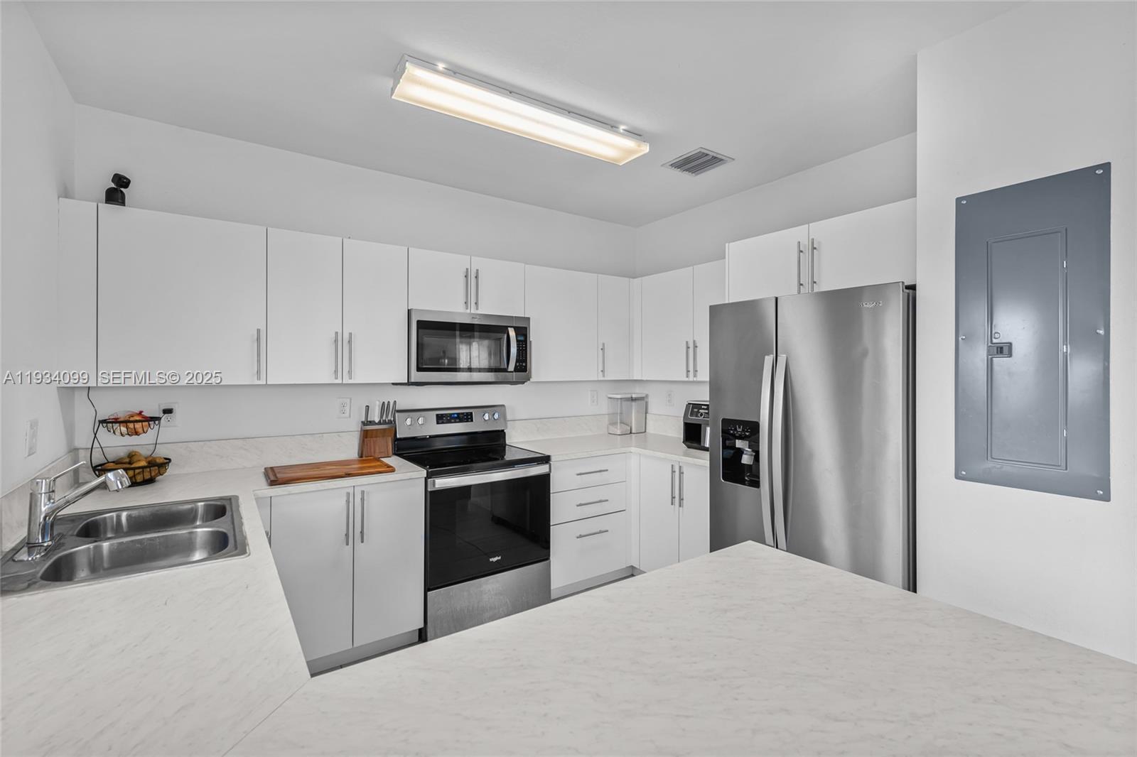 Building Photo - 1270 NW 3rd Ln