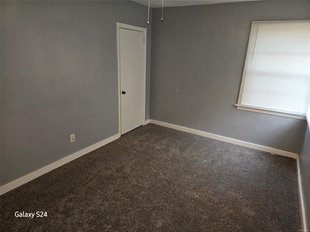 Building Photo - 2141 Meadowlane Dr