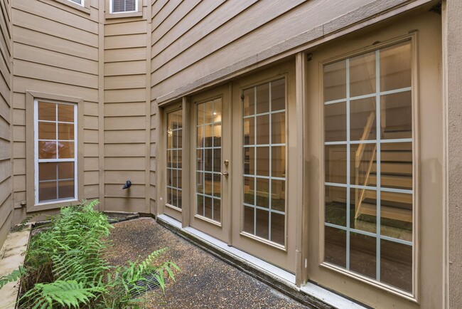 Building Photo - 12625 Memorial Dr