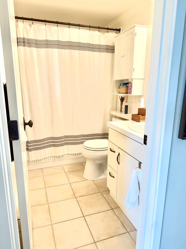 Building Photo - 334 Lakeside Ave S