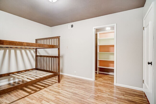 Building Photo - Welcome to this beautiful 3-bedroom, 2-bat...