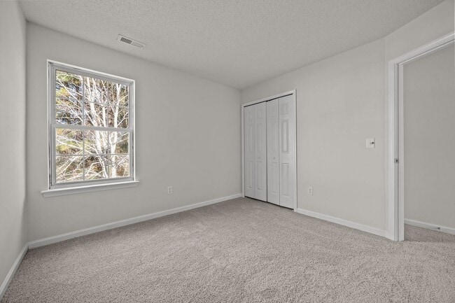 Building Photo - Updated 3BR Home with Garage, Pet Friendly!