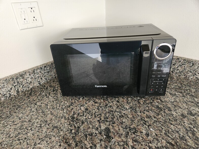 Microwave - 61 N Linwood Ave