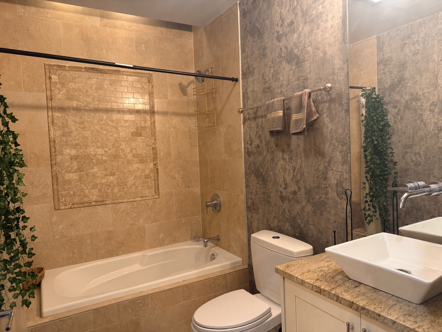 Building Photo - 4021 S Ellis Ave