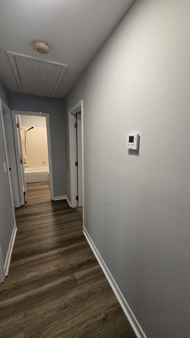Building Photo - 405 Brentwood Dr