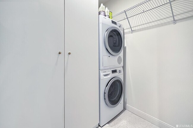 Building Photo - 401 Harrison St