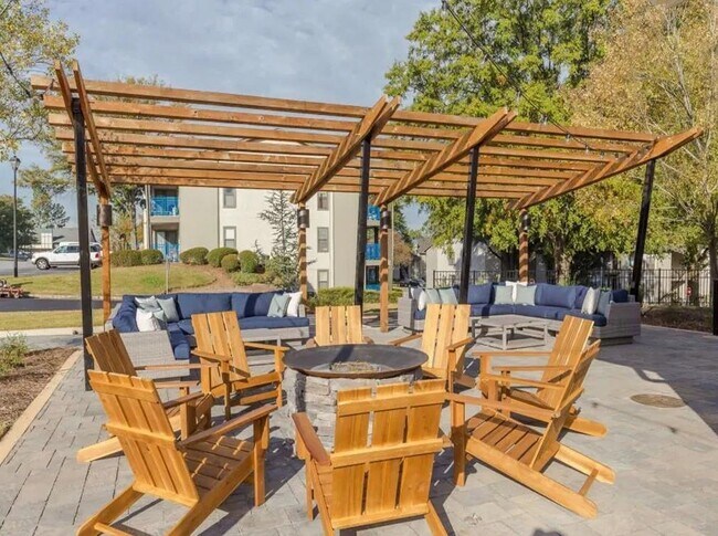 Building Photo - 3500 Windcliff Dr SE