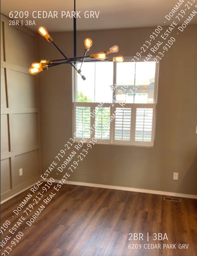 Building Photo - Townhome Mountain Views & AC