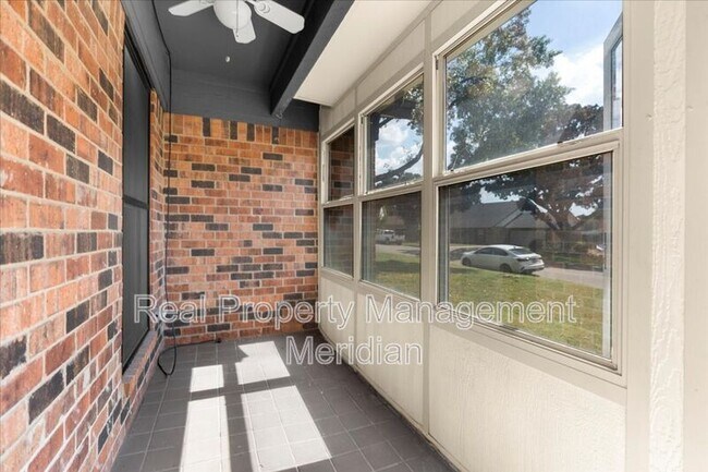 Building Photo - 8725 Irongate Dr