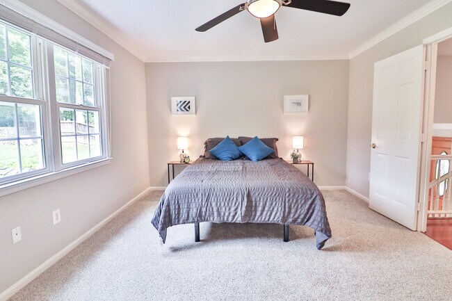 Building Photo - 9633 Cinnamon Creek Dr