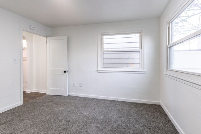 Building Photo - Available April 2026 - COMPLETELY RENOVATED 2 Bedroom Home