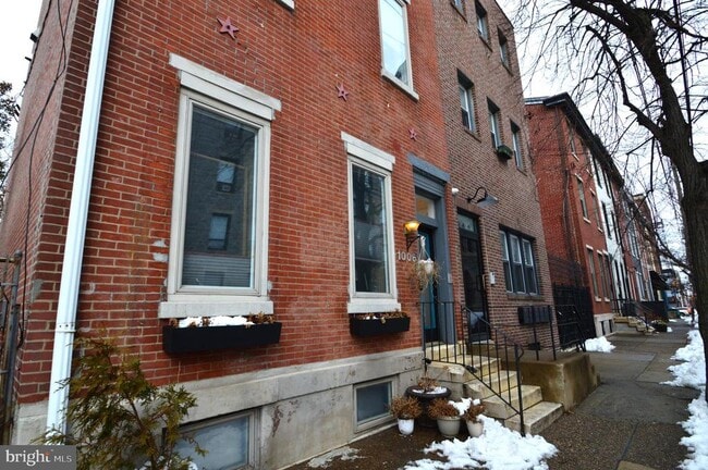 Building Photo - 1006 N 5th St