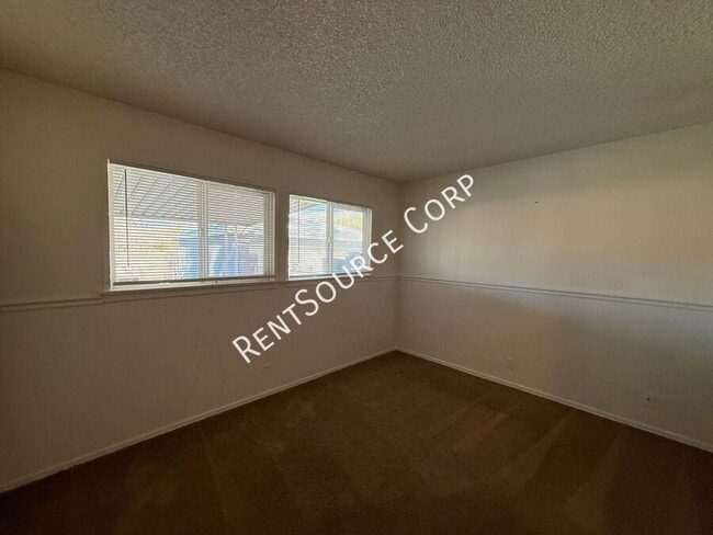 Building Photo - 44415 Lowtree Ave