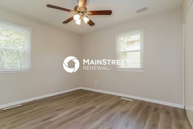 Building Photo - 3 Bedroom Pet-Friendly Home in BELTON, MO with Main Street Renewal