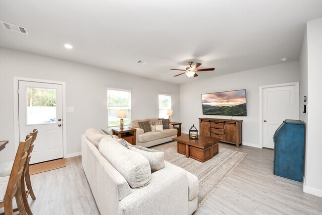 Building Photo - 25089 Pomegranate Pl