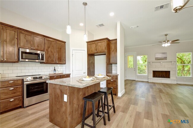 Building Photo - 2109 Meadow View Dr