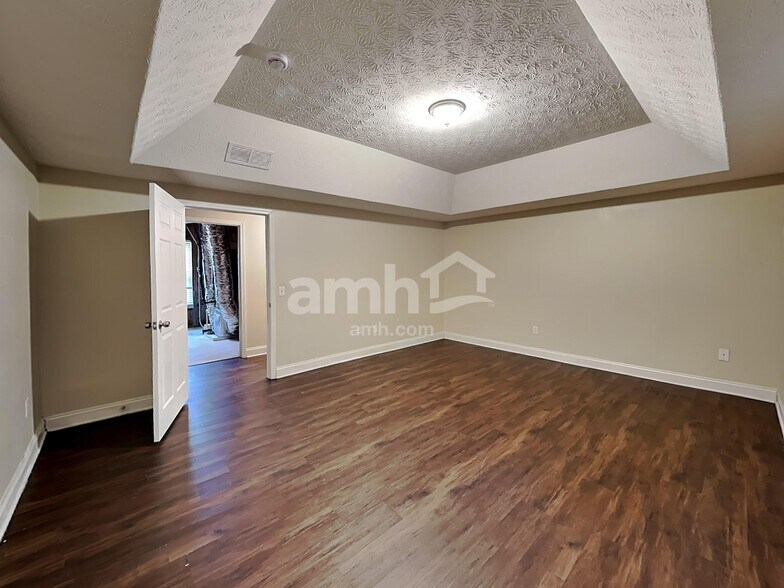 Building Photo - 3892 Refinement Way