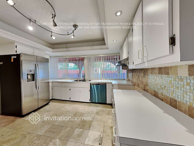 Building Photo - 1124 N 46th Ave