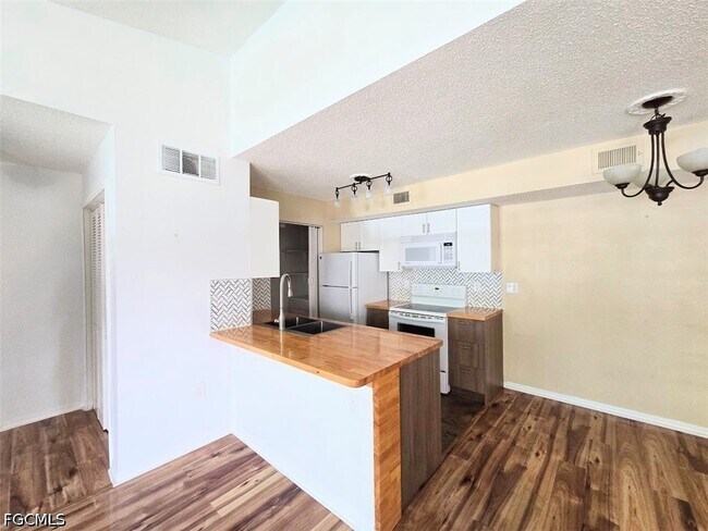 Building Photo - 12630 Equestrian Cir