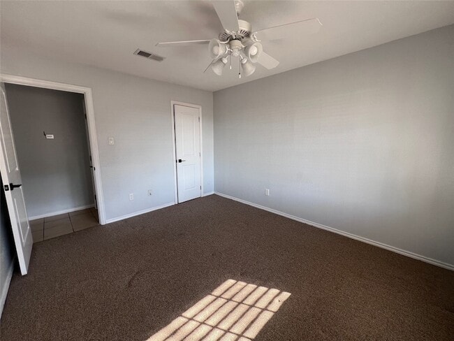 Building Photo - 818 Fairlawn Dr