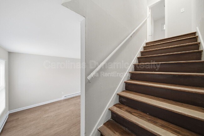 Building Photo - 325 S Gardner Ave