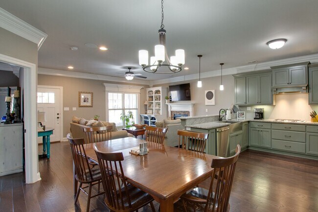 Building Photo - Adoreable 3 Bedroom 2 Bathroom Home in Nat...